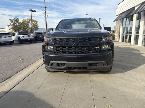 Used 2020 Chevrolet Silverado 1500 Custom w/ Custom Value Package image 4