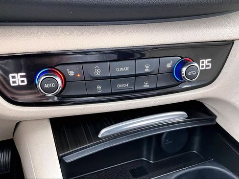Used 2018 Buick Regal Essence image 35