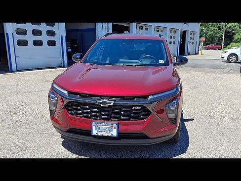 Certified 2024 Chevrolet Trax RS w/ Sunroof Package FWD image 3