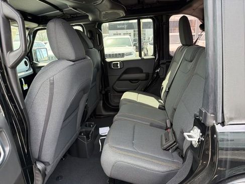 New 2026 Jeep Wrangler Unlimited Sahara AWD/4WD image 8