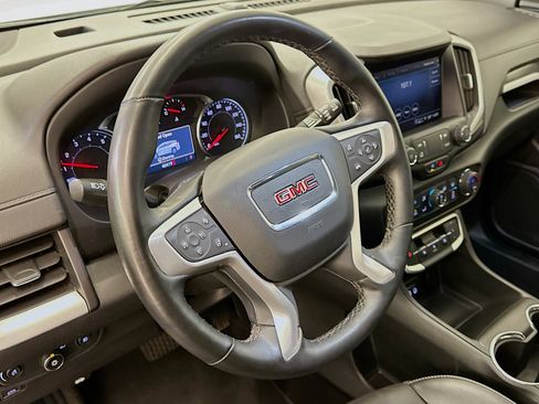 Used 2024 GMC Terrain SLT image 18