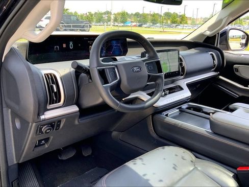 Used 2025 Ford Expedition Active AWD/4WD image 13