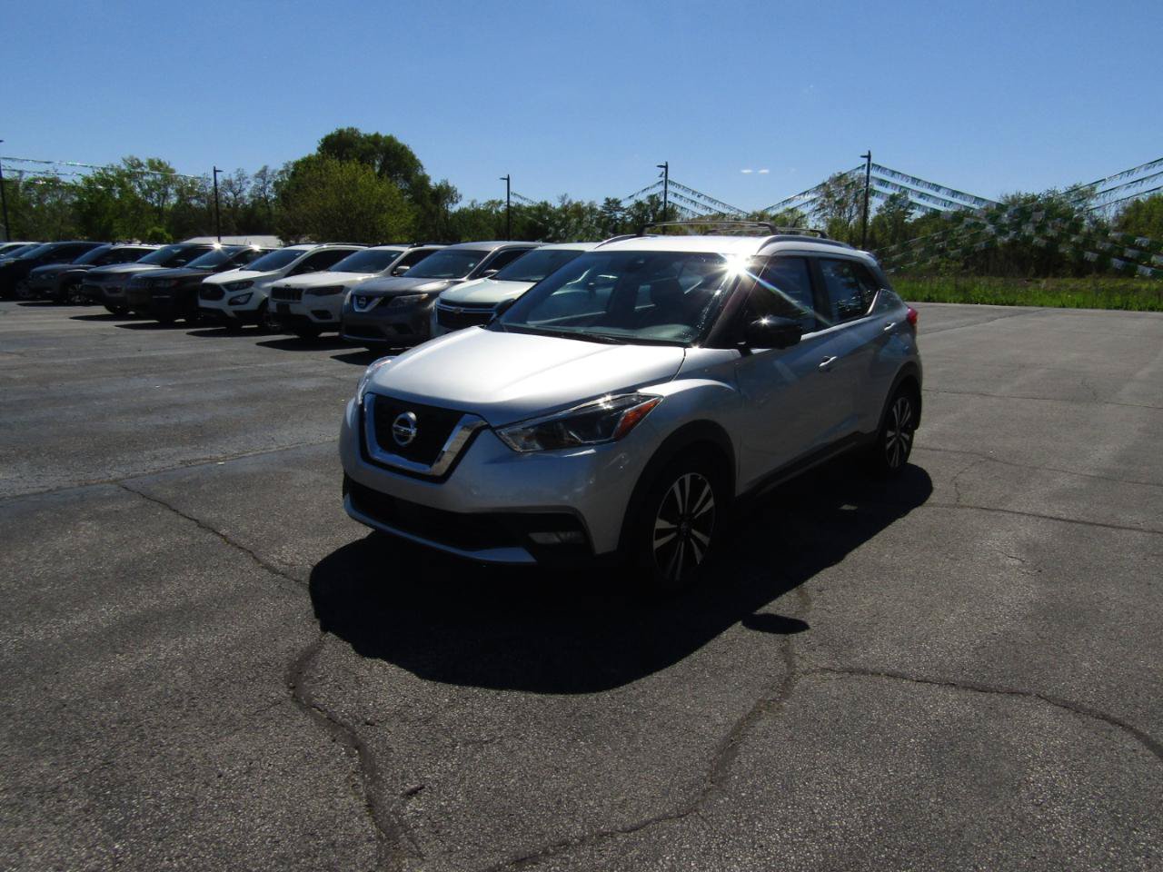 Used 2020 Nissan Kicks SR w/ SR Premium Package FWD image 3