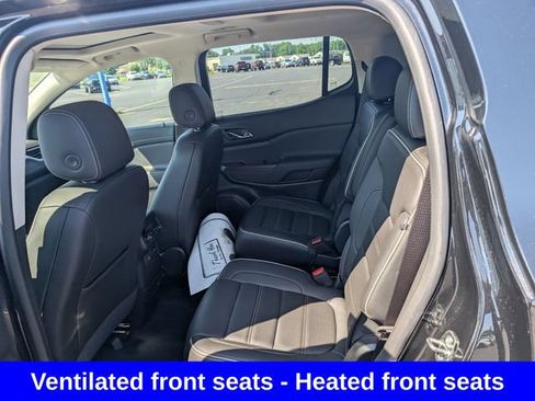 Used 2023 GMC Acadia Denali w/ Denali Ultimate Package AWD/4WD image 9