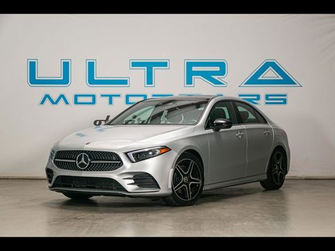 Used 2019 Mercedes-Benz A 220 4MATIC w/ AMG Line image 1