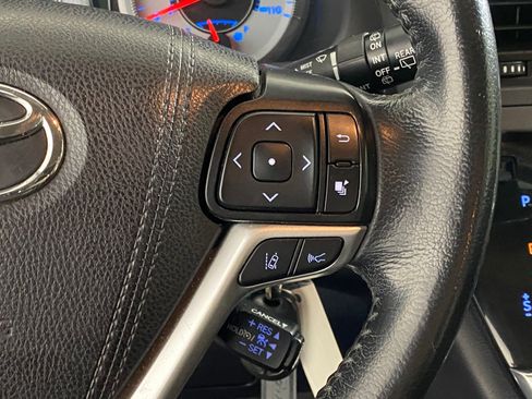 Used 2019 Toyota Sienna SE image 27