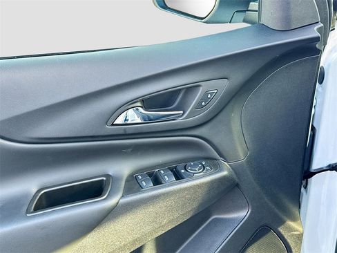 Used 2023 Chevrolet Equinox LT image 16