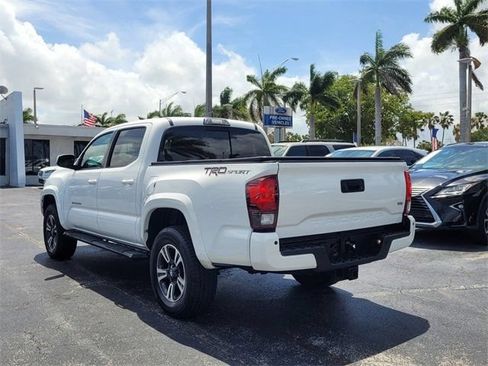 Used 2018 Toyota Tacoma TRD Sport w/ Technology Package RWD image 5