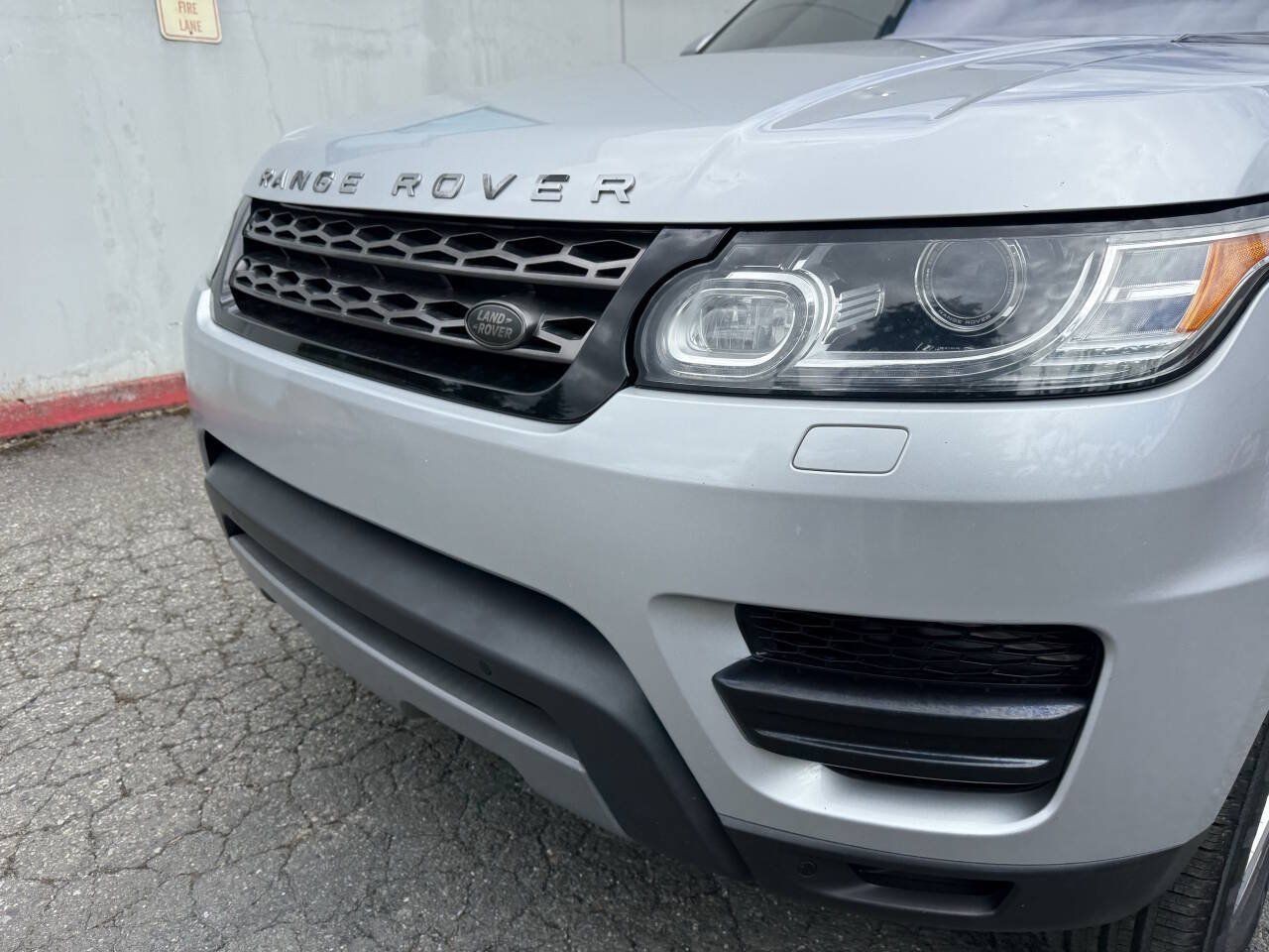 Used 2016 Land Rover Range Rover Sport SE AWD/4WD image 8