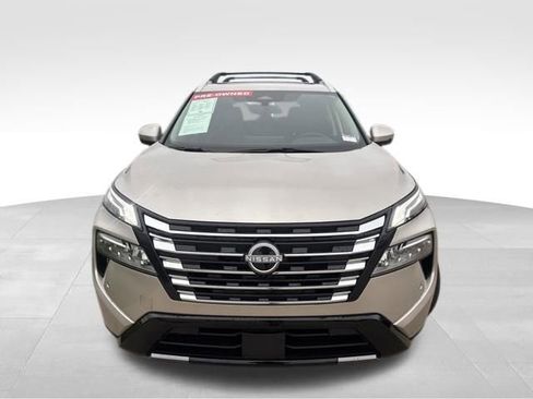 Used 2025 Nissan Rogue Platinum AWD/4WD image 3