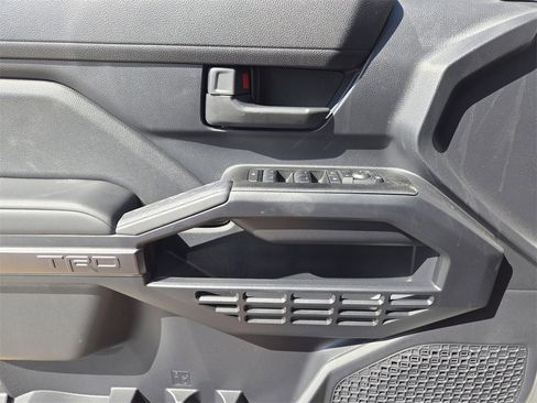 Used 2025 Toyota 4Runner TRD Off-Road image 18