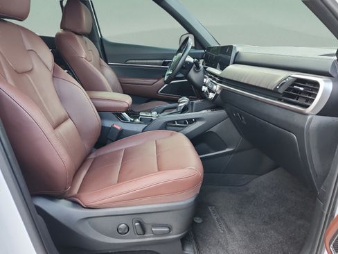Used 2024 Kia Telluride EX w/ EX Captain's Chair Package FWD image 19