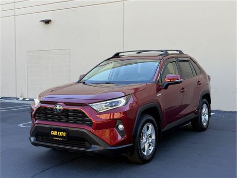 Used 2020 Toyota RAV4 XLE w/ Convenience Package AWD/4WD image 1