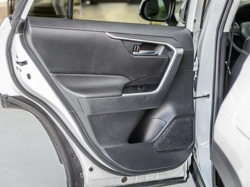 Used 2021 Toyota RAV4 XLE w/ Convenience Package FWD image 47