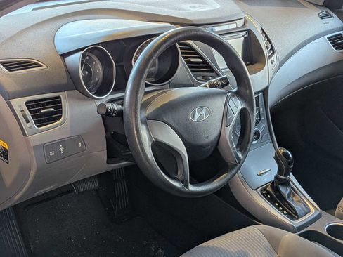Used 2015 Hyundai Elantra SE image 2