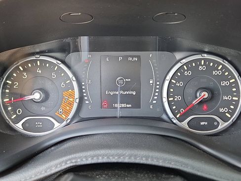 Used 2019 Jeep Renegade Latitude FWD image 18