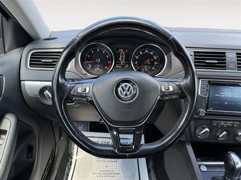Used 2018 Volkswagen Jetta SE image 13