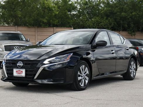 Used 2025 Nissan Altima 2.5 S FWD image 7