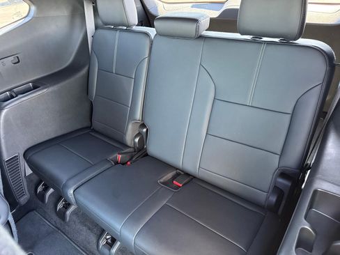 Used 2026 GMC Acadia Elevation w/ Elevation Premium Package FWD image 7