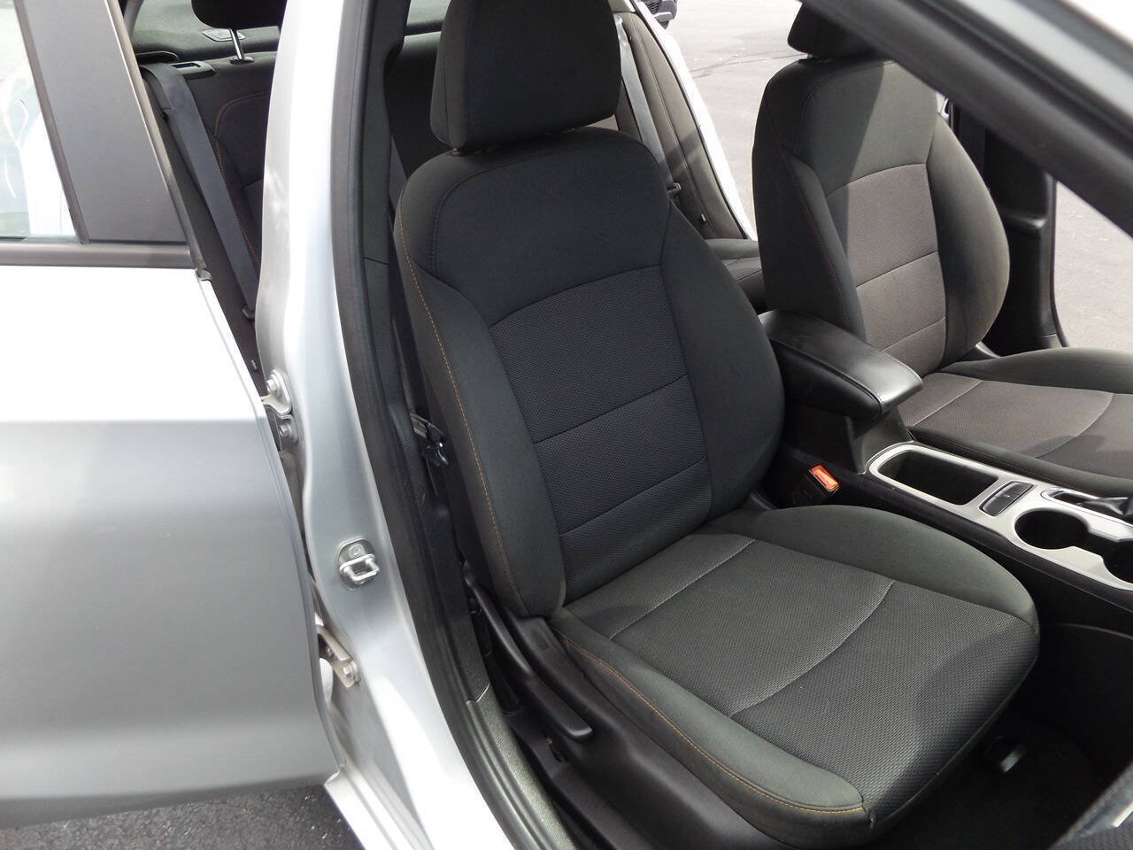 Used 2017 Chevrolet Cruze LS FWD image 22