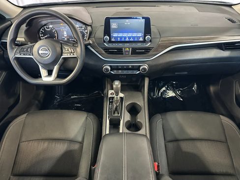 Used 2025 Nissan Altima 2.5 SV FWD image 4