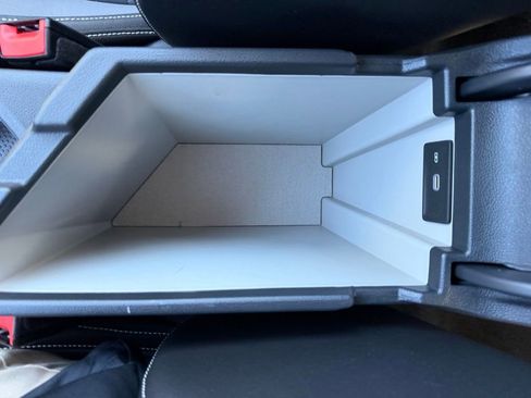 Certified 2025 Volkswagen Jetta SE w/ Black Wheel Package image 25