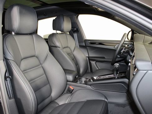 Certified 2026 Porsche Macan AWD/4WD image 37