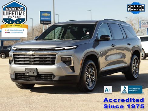 Used 2024 Chevrolet Traverse LT image 3