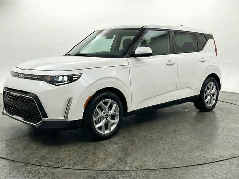 Used 2025 Kia Soul LX w/ LX Technology Package image 3
