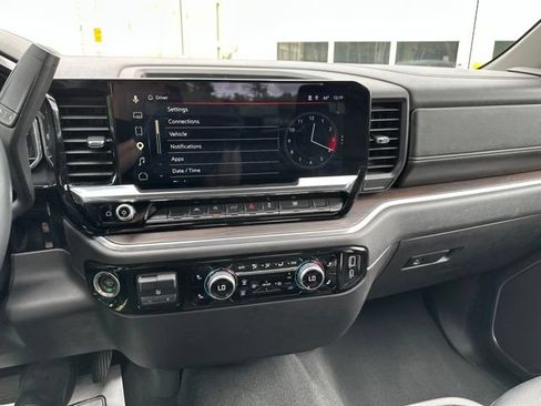 Used 2025 GMC Sierra 1500 SLT AWD/4WD image 26