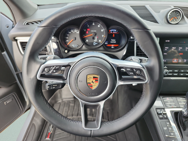 Used 2017 Porsche Macan AWD/4WD image 34