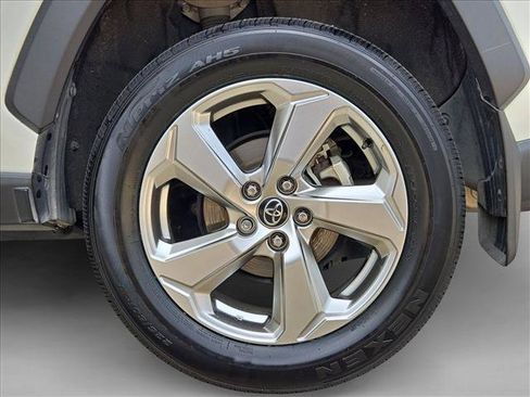 Used 2020 Toyota RAV4 Limited AWD/4WD image 24