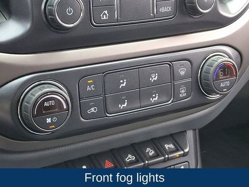 Used 2019 Chevrolet Colorado Z71 AWD/4WD image 14