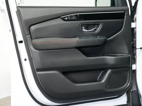 Used 2023 Honda Pilot Sport image 11