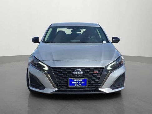 Used 2024 Nissan Altima 2.5 SR FWD image 2