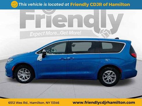 New 2026 Chrysler Pacifica Select image 2