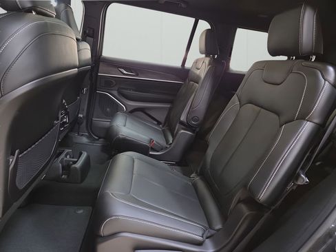 New 2026 Jeep Grand Cherokee L Limited image 23