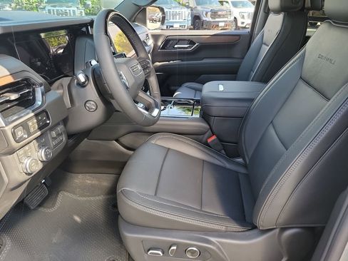 New 2026 GMC Yukon Denali w/ Denali Reserve Package AWD/4WD image 11