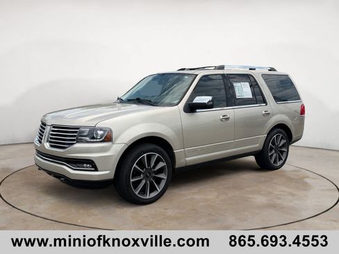 Used 2017 Lincoln Navigator Reserve AWD/4WD image 7