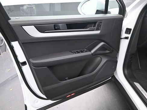 New 2026 Porsche Cayenne Coupe image 18