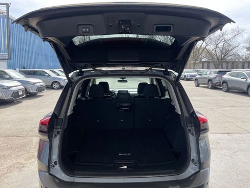 Used 2025 Nissan Rogue SV image 33