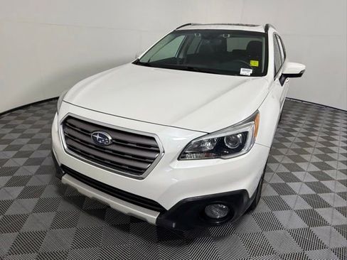 Used 2017 Subaru Outback 2.5i Touring AWD/4WD image 2