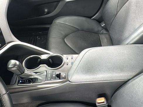 Used 2021 Toyota Camry XSE image 31