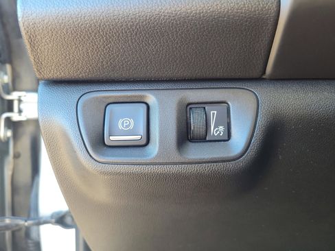 Used 2018 GMC Acadia SLE image 18