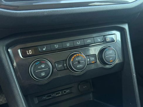 Used 2019 Volkswagen Tiguan SE w/ Panoramic Sunroof Package FWD image 24
