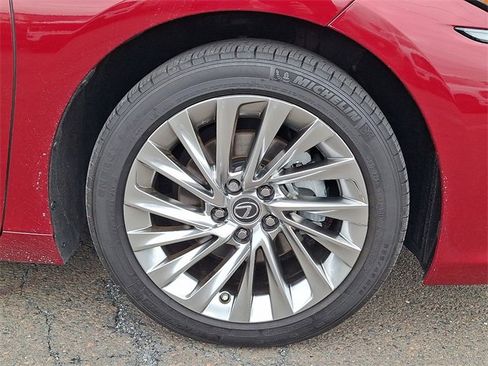 Used 2022 Lexus ES 300h Ultra Luxury w/ Accessory Package 2 image 8