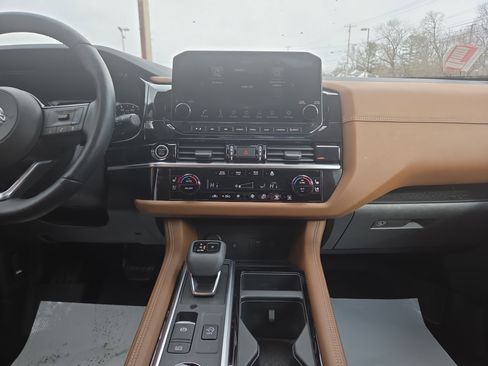 Used 2022 Nissan Pathfinder Platinum w/ Cargo Package image 25