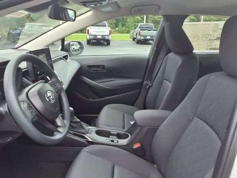 Used 2025 Toyota Corolla LE image 5