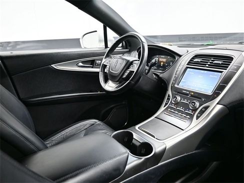 Used 2019 Lincoln Nautilus Select image 18