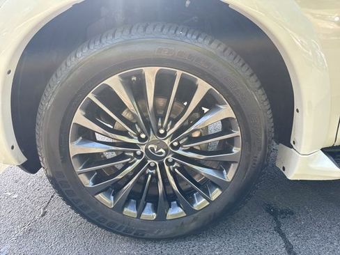 Used 2023 INFINITI QX80 Premium Select w/ All-Season Package image 10